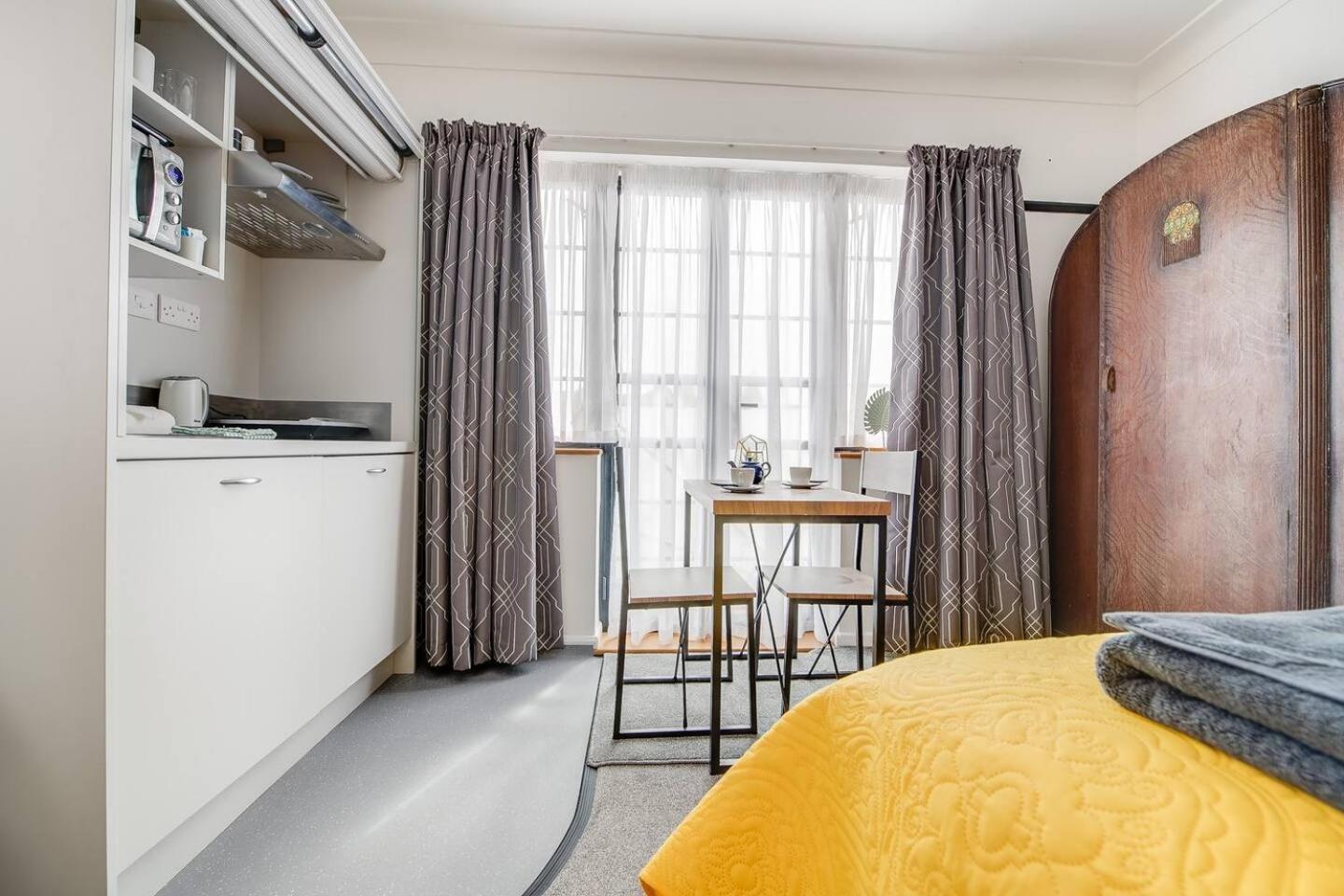 Ferryman Apartments By Places To Be Portsmouth Bagian luar foto